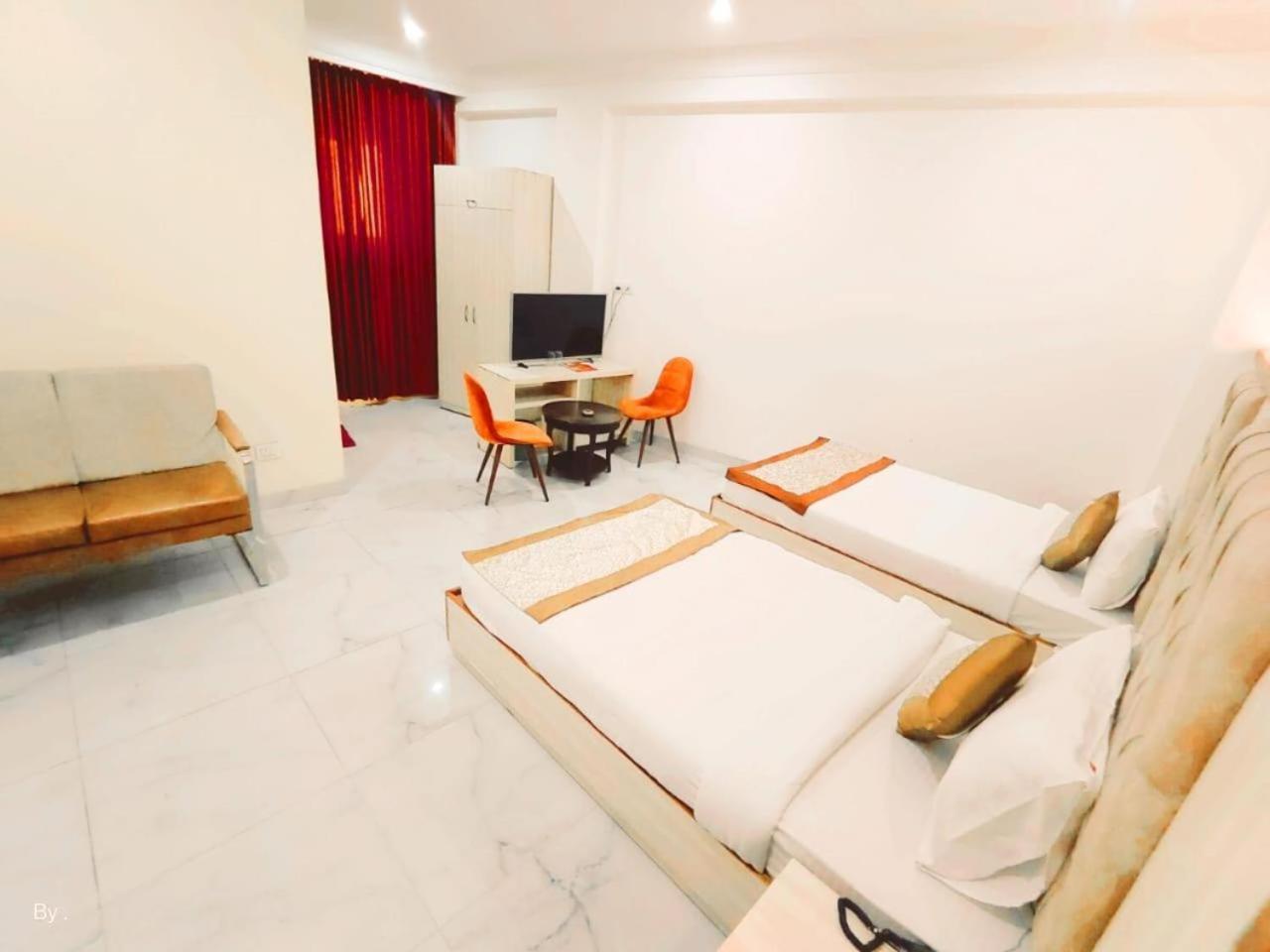 Hotel Almora Sky Near By Delhi International Airport With - Free Airport Pickup And Drop New Delhi Bagian luar foto