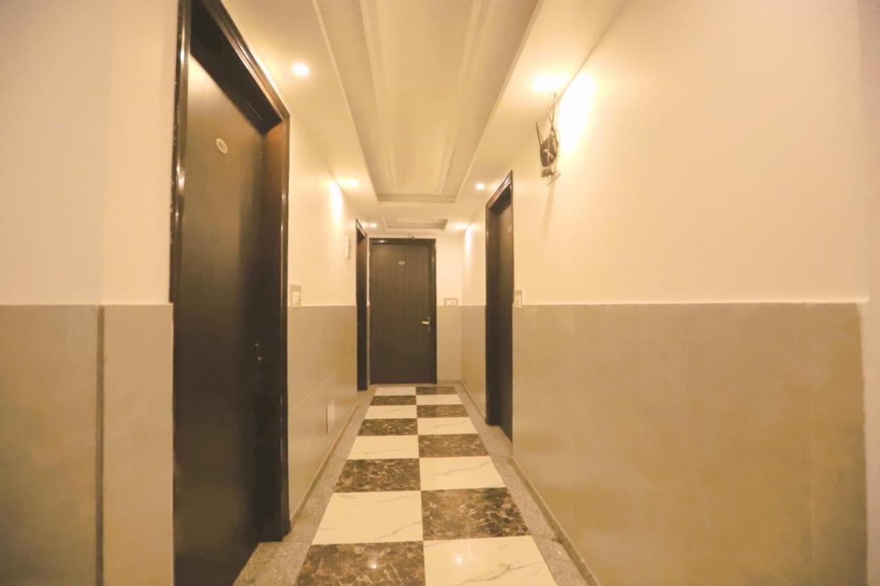 Hotel Almora Sky Near By Delhi International Airport With - Free Airport Pickup And Drop New Delhi Bagian luar foto