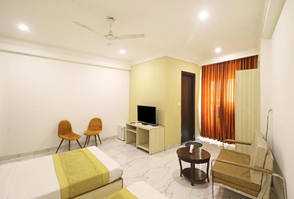 Hotel Almora Sky Near By Delhi International Airport With - Free Airport Pickup And Drop New Delhi Bagian luar foto