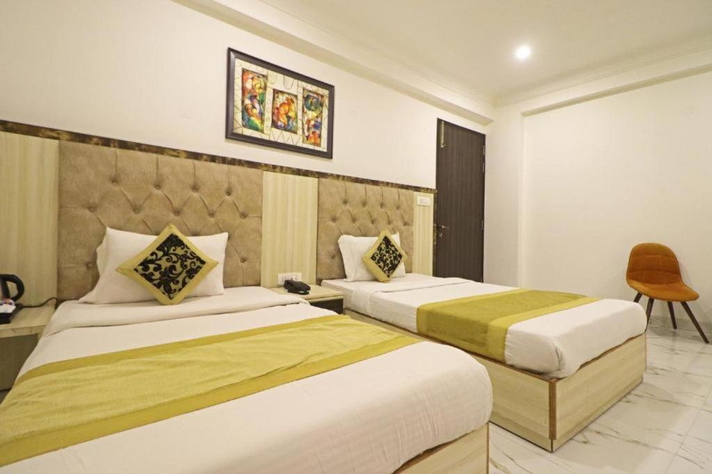 Hotel Almora Sky Near By Delhi International Airport With - Free Airport Pickup And Drop New Delhi Bagian luar foto