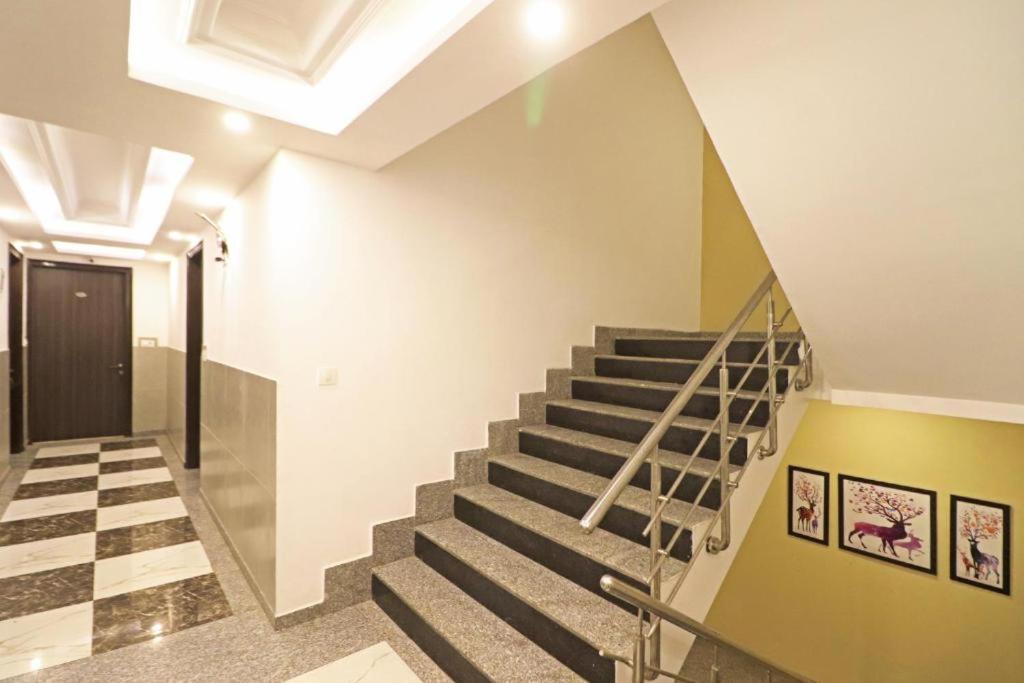 Hotel Almora Sky Near By Delhi International Airport With - Free Airport Pickup And Drop New Delhi Bagian luar foto