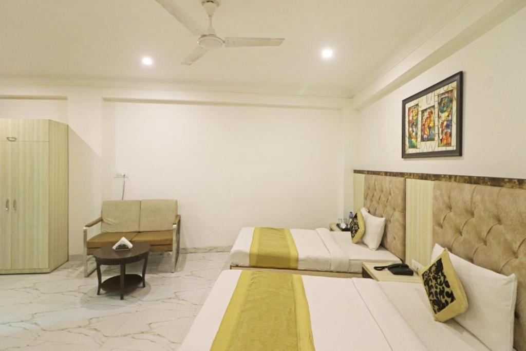 Hotel Almora Sky Near By Delhi International Airport With - Free Airport Pickup And Drop New Delhi Bagian luar foto
