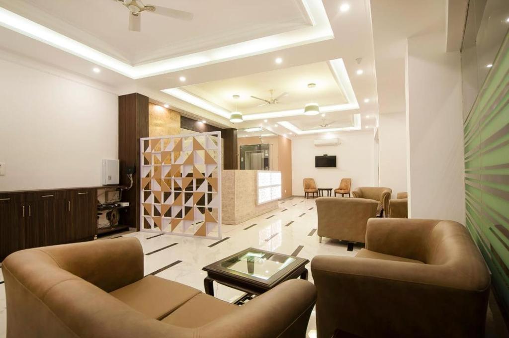 Hotel Almora Sky Near By Delhi International Airport With - Free Airport Pickup And Drop New Delhi Bagian luar foto