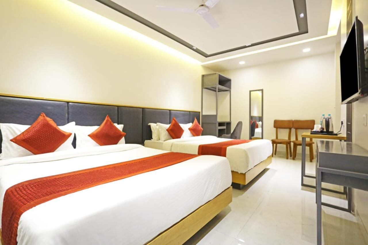 Hotel Almora Sky Near By Delhi International Airport With - Free Airport Pickup And Drop New Delhi Bagian luar foto