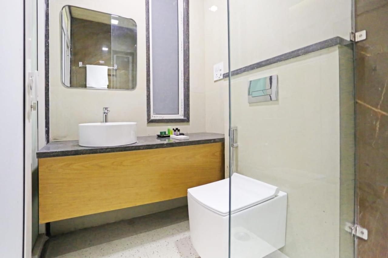 Hotel Almora Sky Near By Delhi International Airport With - Free Airport Pickup And Drop New Delhi Bagian luar foto