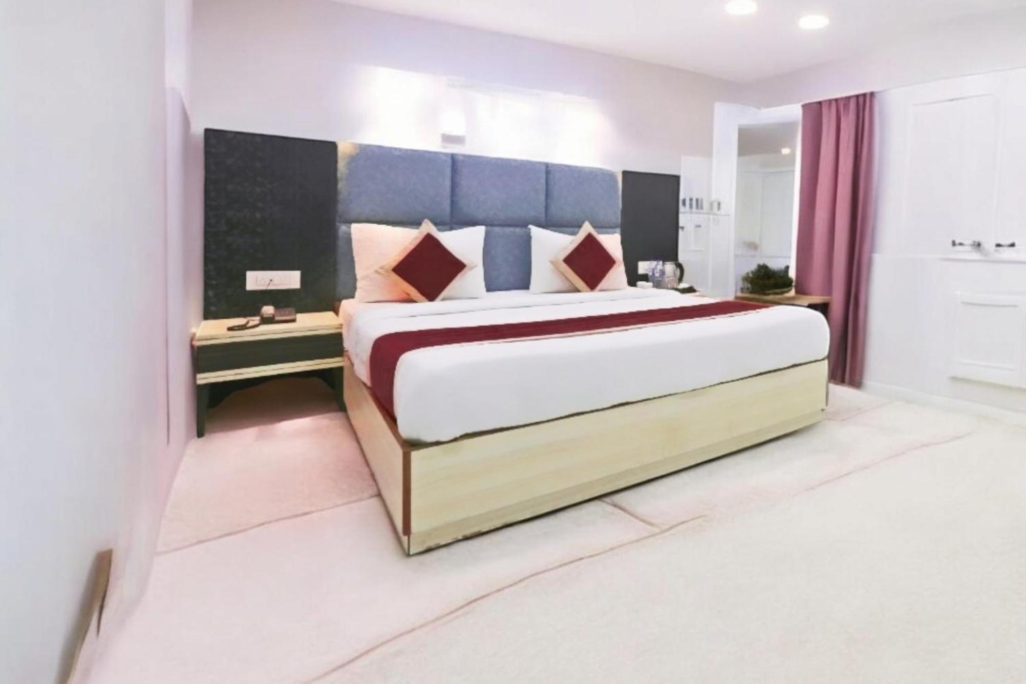 Hotel Almora Sky Near By Delhi International Airport With - Free Airport Pickup And Drop New Delhi Bagian luar foto