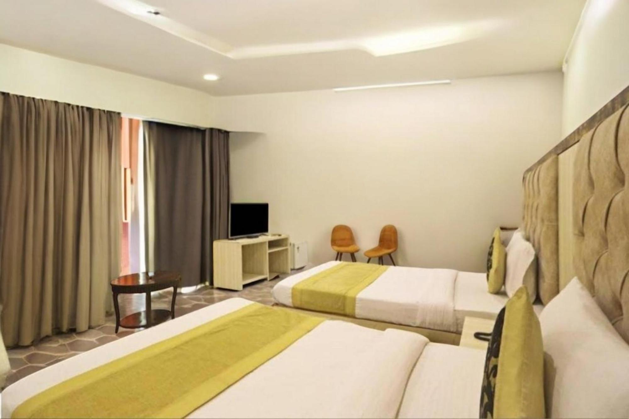 Hotel Almora Sky Near By Delhi International Airport With - Free Airport Pickup And Drop New Delhi Bagian luar foto