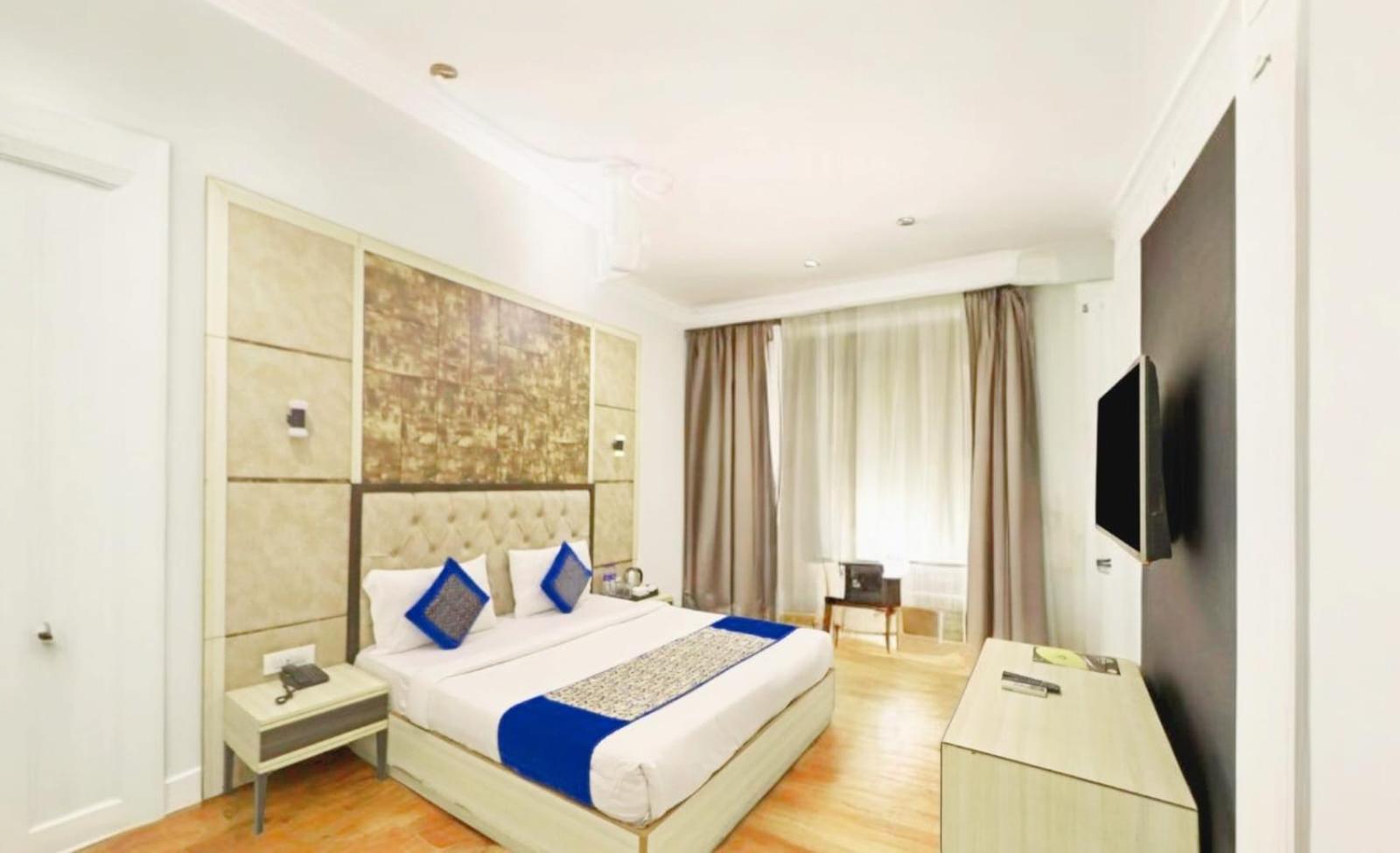 Hotel Almora Sky Near By Delhi International Airport With - Free Airport Pickup And Drop New Delhi Bagian luar foto