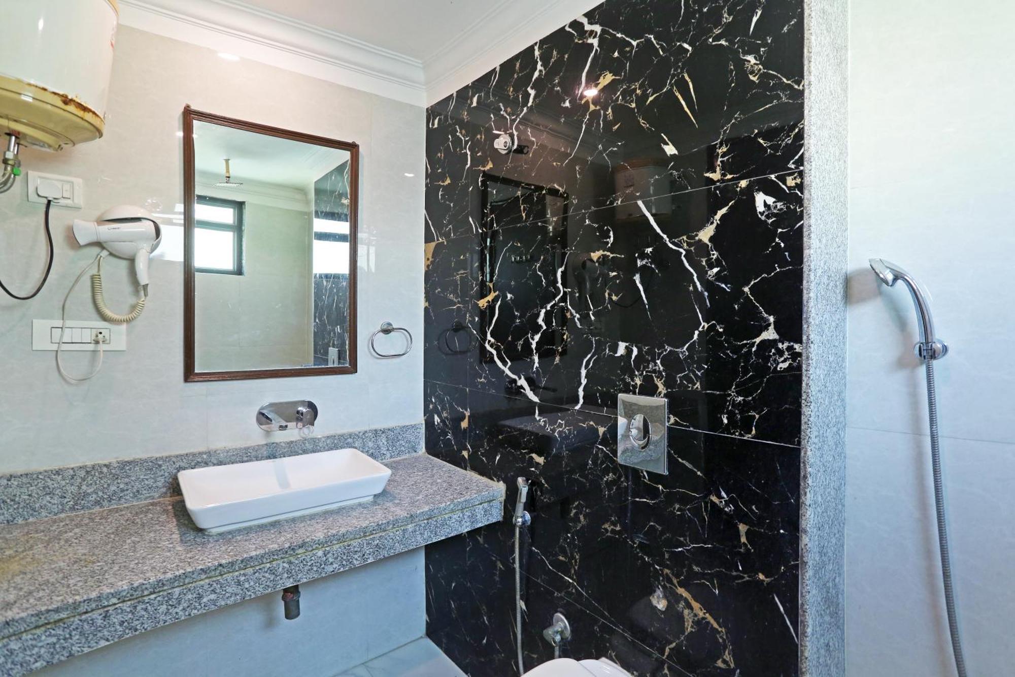 Hotel Almora Sky Near By Delhi International Airport With - Free Airport Pickup And Drop New Delhi Bagian luar foto