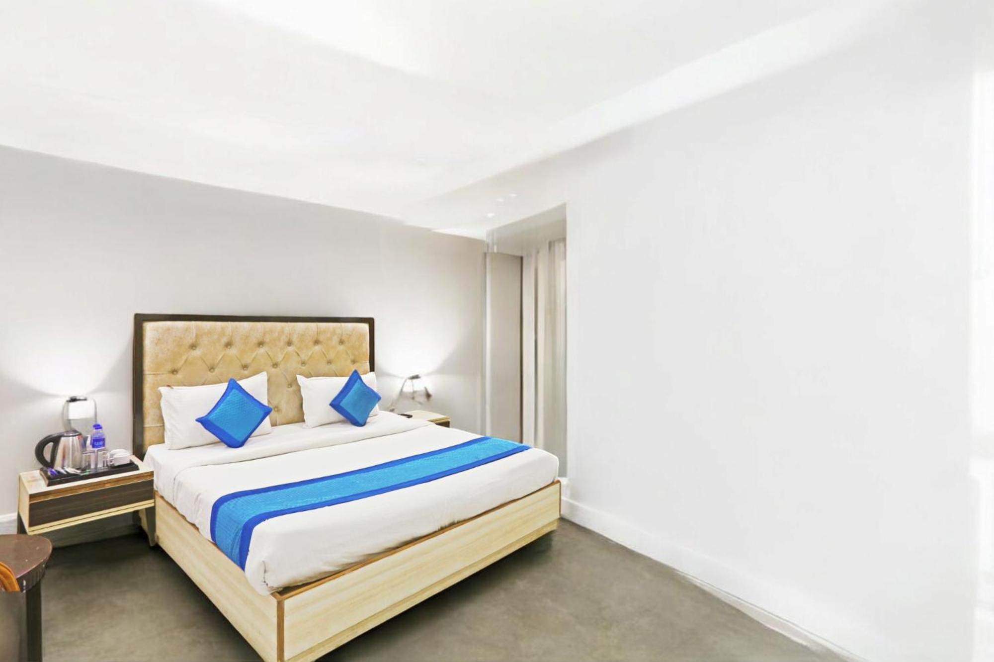 Hotel Almora Sky Near By Delhi International Airport With - Free Airport Pickup And Drop New Delhi Bagian luar foto