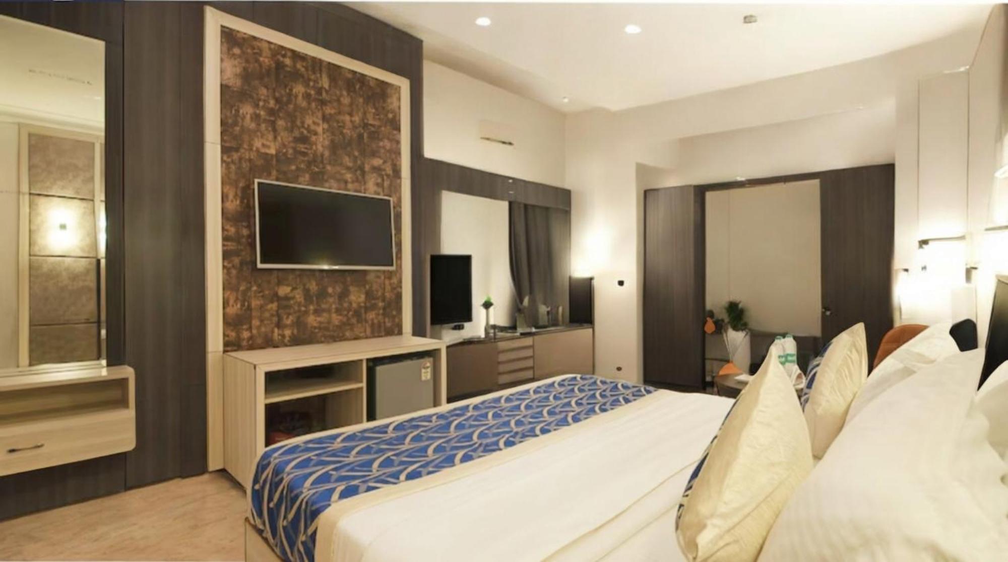 Hotel Almora Sky Near By Delhi International Airport With - Free Airport Pickup And Drop New Delhi Bagian luar foto